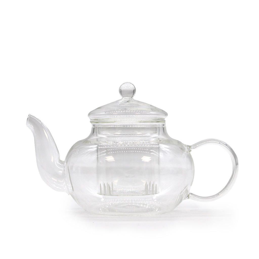 Transparente Glasteekanne Round Pearl mit Glasfilter – 400 ml, beim Ausgießen von rotem Tee