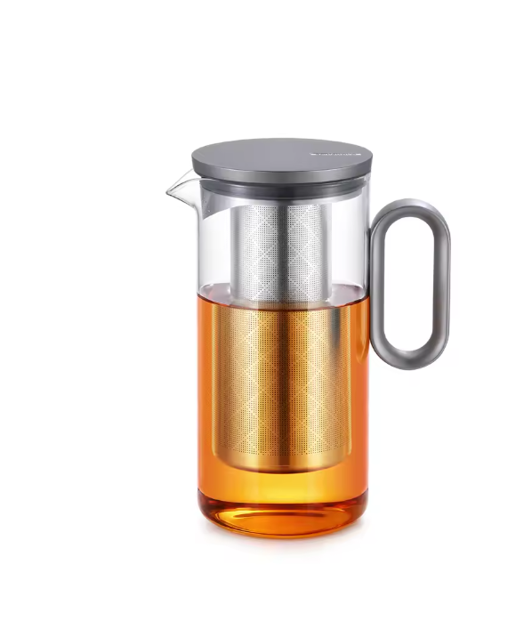Design-Teekanne 900 ml aus Borosilikatglas mit Edelstahlsieb, gefüllt mit Tee
