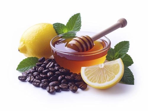 Sommerlicher Aromakaffee mit Zitrone und Pfefferminzblättern