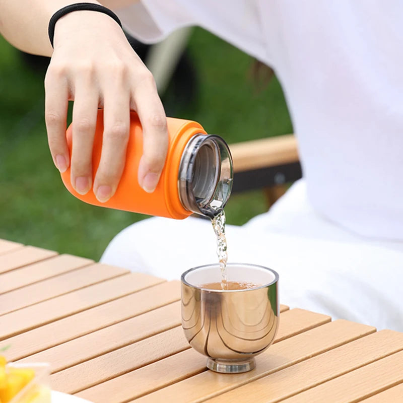 Zubereitung von Tee mit tragbarem Teeset von SAMA DOYO – elegante Handhabung unterwegs
