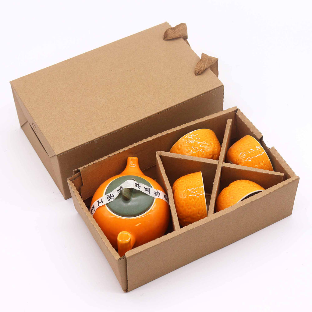 Teeset „Kräuter-Orange“ mit Teekanne und vier Schalen in Geschenkbox, Keramik in Orange und Weiß
