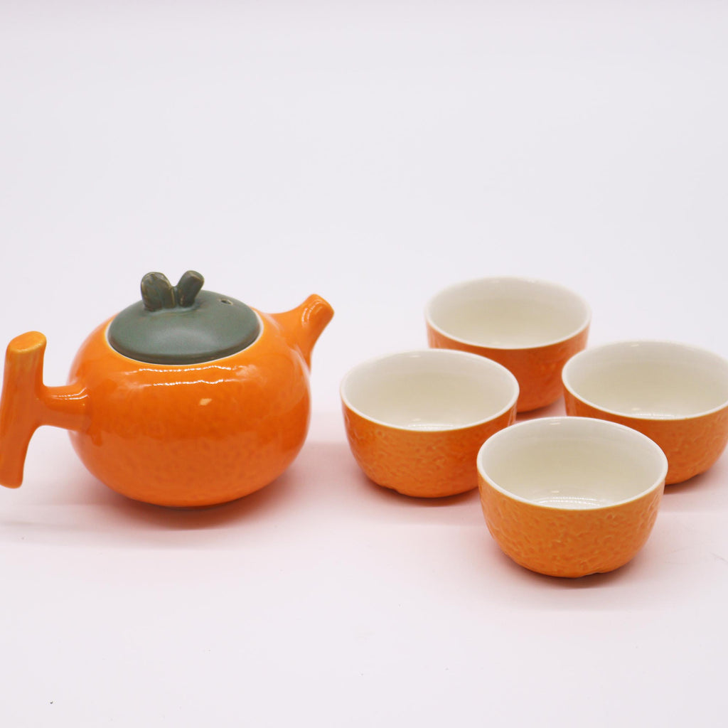 Teekanne „Kräuter-Orange“ mit vier Tassen – modernes Design in Orange und Weiß
